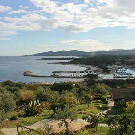 Sleeps 2 Air Con Budoni