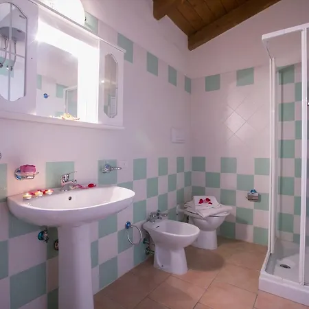 Apartman Sleeps 2 Air Con Budoni