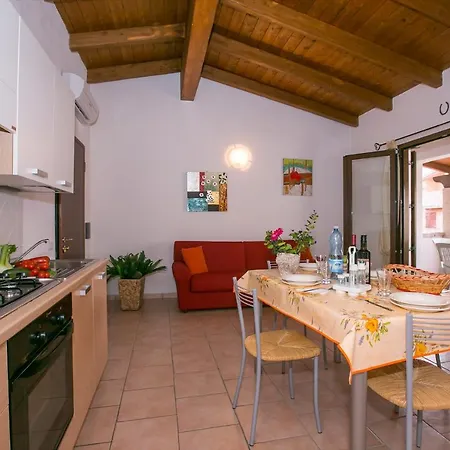 Sleeps 2 Air Con * Budoni