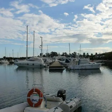 Sleeps 2 Air Con Apartamento Budoni