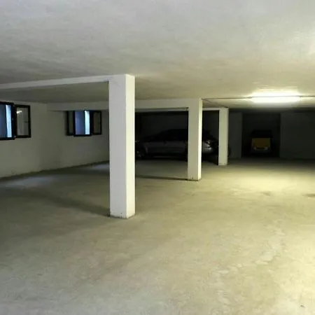 Sleeps 2 Air Con