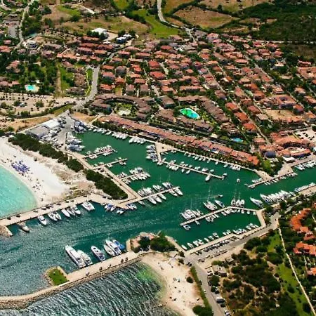 Sleeps 2 Air Con Budoni
